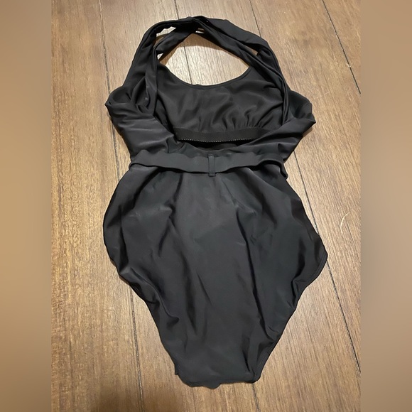 🔴 No Boundaries One Piece Bathing Suit - Picture 3 of 4